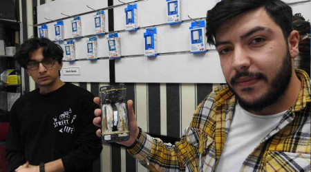 Cep telefonunun bataryası bomba gibi patladı
