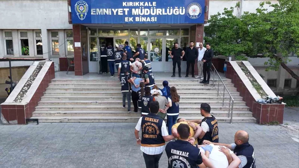 Cesedi derin dondurucudan çıkmıştı: 17 gözaltı