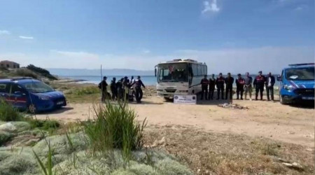 Çeşme'de 27 kaçak göçmen 4 kaçakçı yakalandı