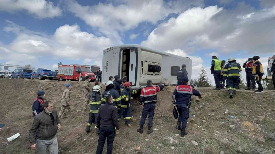 Cezaevi otobüsü devrildi: 4'ü jandarma 6 kişi yaralandı