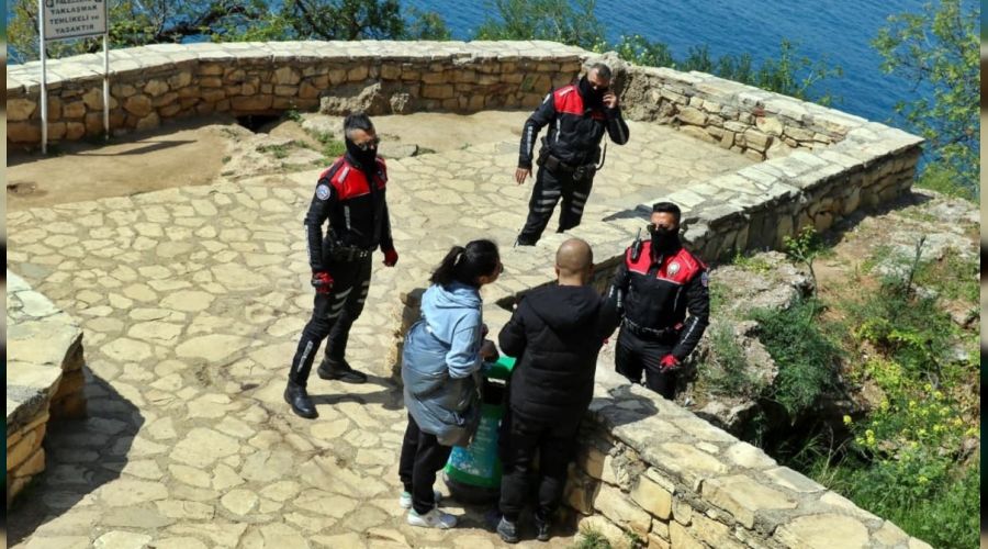 �inli turistler dertlerini zor anlatt�