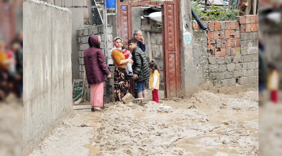 Cizre'deki selin bilan�osu a��r oldu