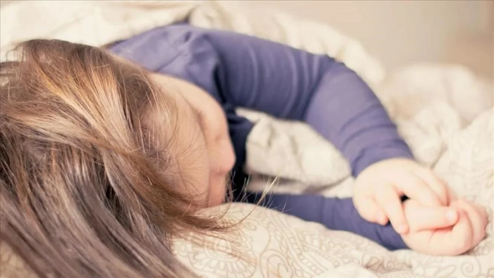 �ocuklarda y�ksek ate�te bu 7 hatay� sak�n yapmay�n