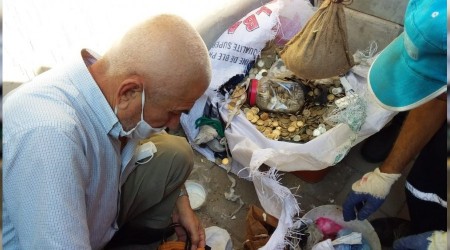 Çöp evden çıktı, ekipler şaştı kaldı