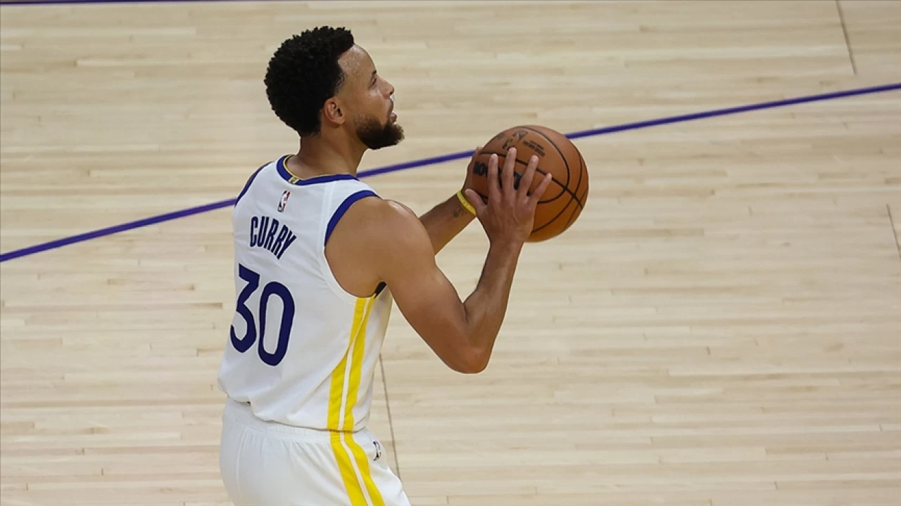 Curry'nin son saniye basketi galibiyeti getirdi 