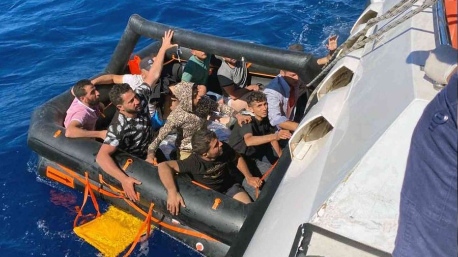 Datça'da 72 düzensiz göçmen kurtarıldı