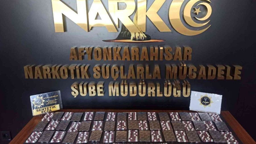 Denetimde durdurulan araçta 800 adet uyuşturucu hap