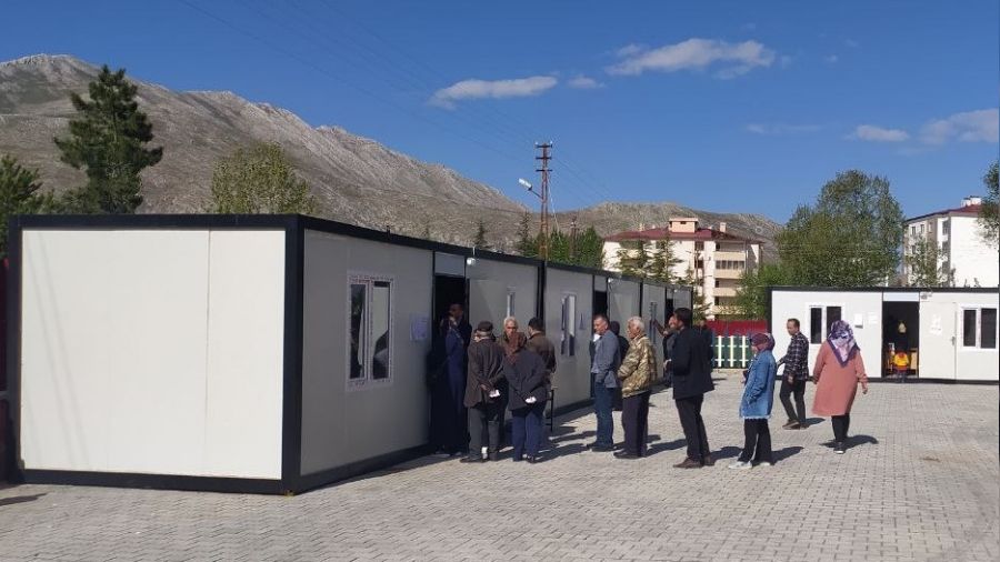 Deprem bölgesinde seçim