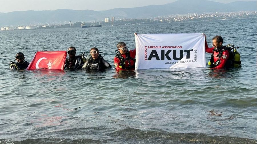 Depremin 24. yılında batık şehre daldılar