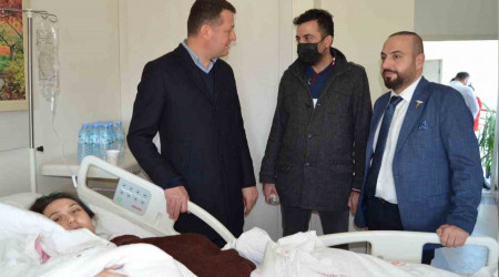 Depremzede 2 hamile kadn 2 salkl kz ocuu dnyaya getirdi