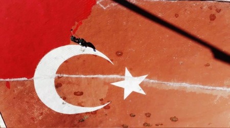 Dev Türk bayrağı bakıma alındı