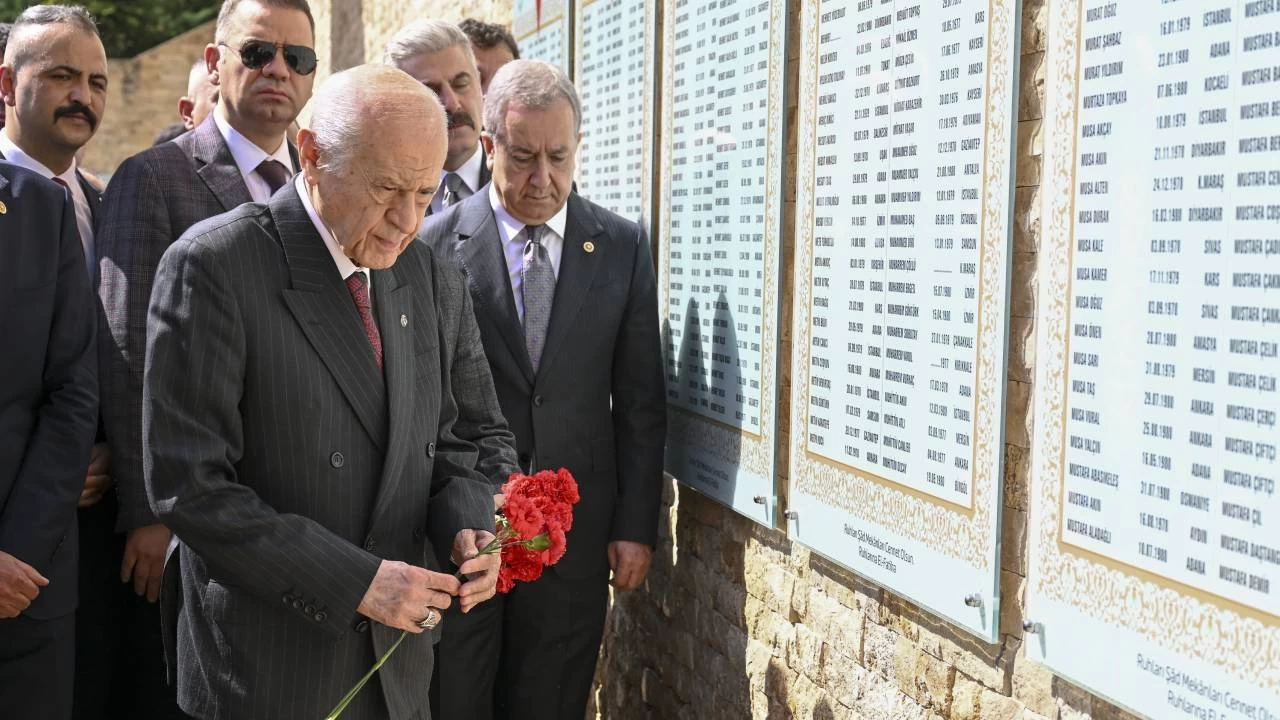 Devlet Bahçeli, Ülkücü Şehitler Anıtı'nı ziyaret etti