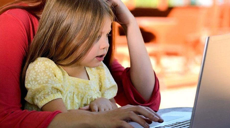 Dijital ebeveynlik... Çocuklar internetin yerlisi, aileler ise göçmen