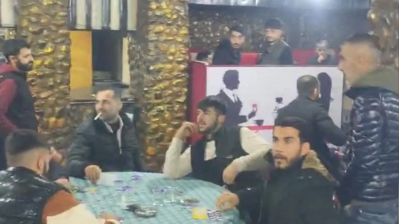 Diyarbakır polisi 'mutlu yıllar' deyip baskın yaptı: 5 gözaltı