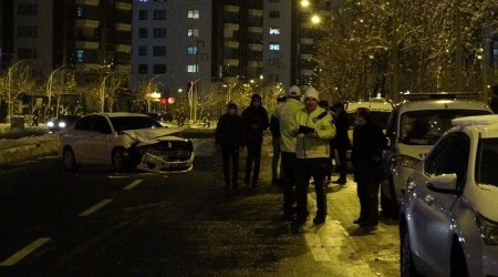 Diyarbakır'da 22 otomobil birbirine girdi