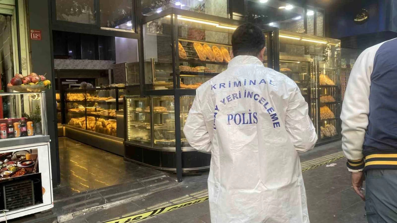 Diyarbak�r'da 3 ki�iyi b��aklayan sald�rgan polis taraf�ndan vuruldu