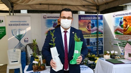 Dünya Çölleşme Gününde fidan dağıtıldı