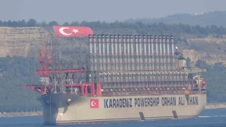 Dünyanın en büyük enerji gemisi Çanakkale Boğazı'ndan geçti