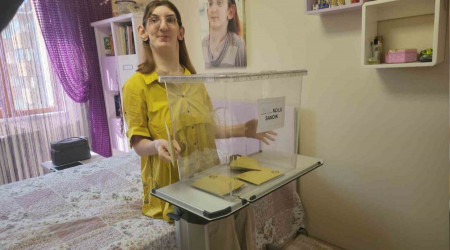 'Dünyanın en uzun boylu kadını' oyunu evinde kullandı