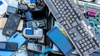 Elektronik Atklardan Ik ve Tuzla Altn Elde Ediyorlar