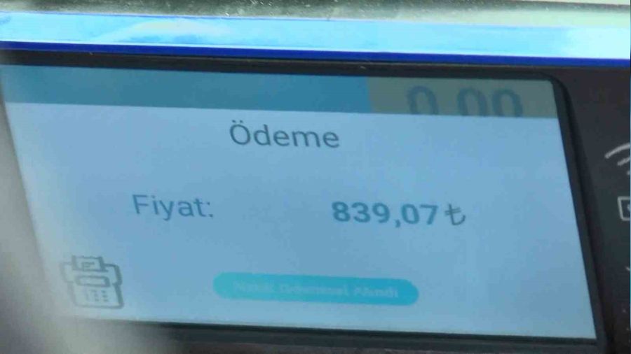 Emin�n�'nde bir taksici g�zalt�na al�nd�