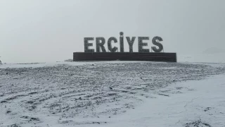 Erciyes Kayak Tesisleri beyaza büründü
