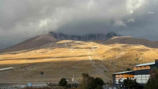 Erciyes'e mevsimin ilk kar yad