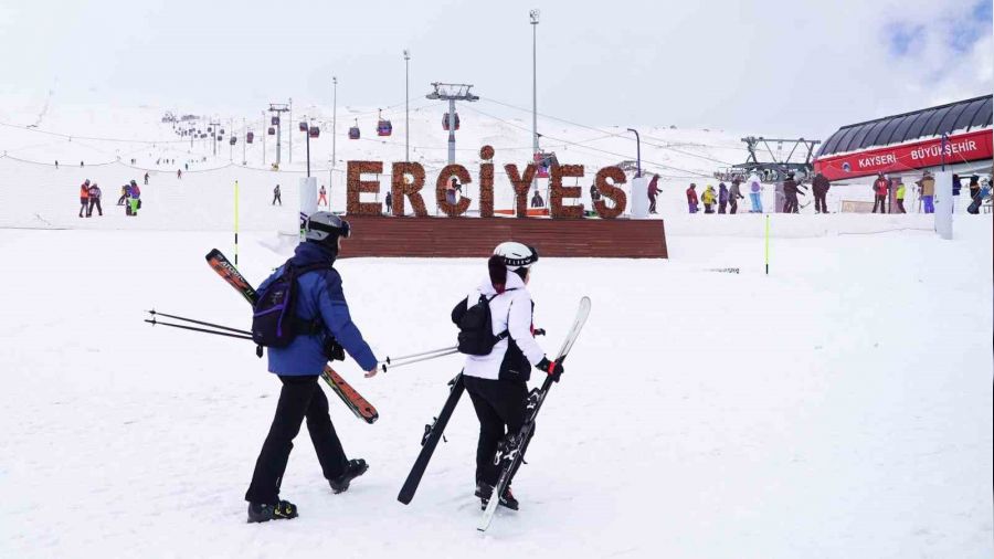 Erciyes'te baharda kayak heyecanı