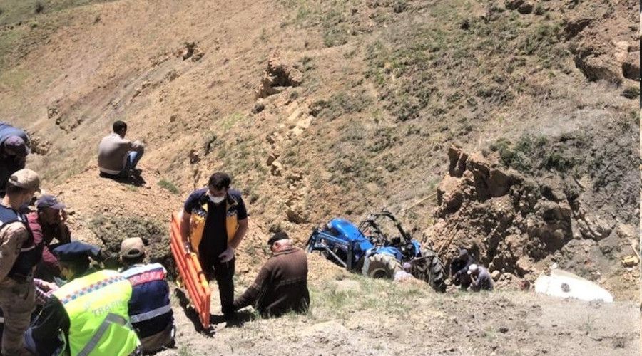 Erzincan'da, muhtar traktörün altında kalarak can verdi