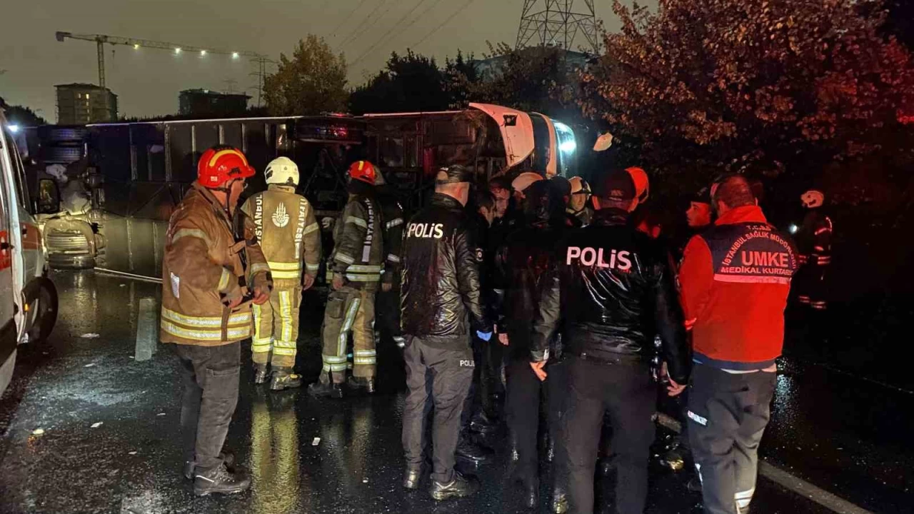 Esenler'de yolcu otobüsü yan yattı: 2 ölü, 15 yaralı