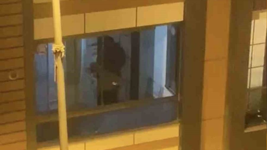 Esenyurt'ta apartmanı kurşun yağmuruna tuttular