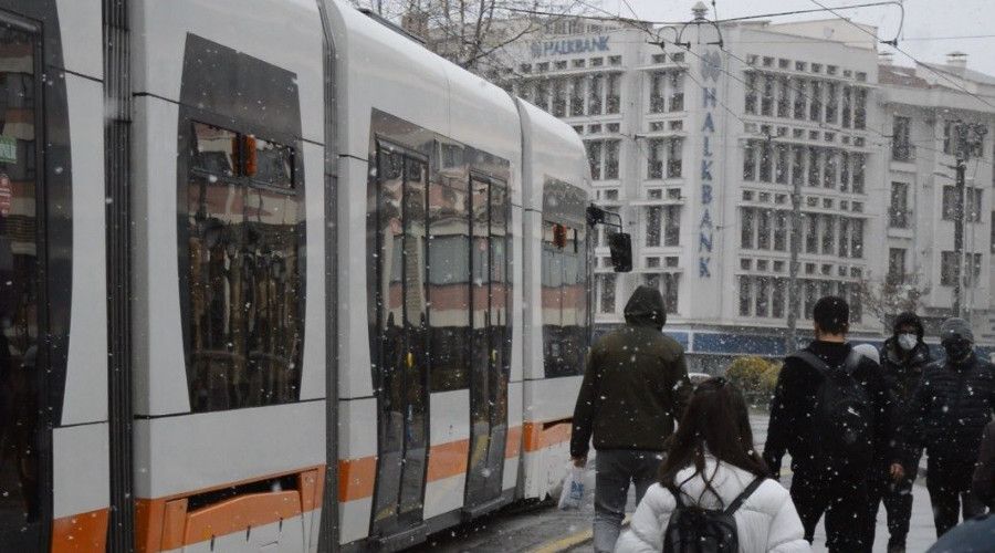 Eski�ehir'de nisan ay�nda kar �a�k�nl���