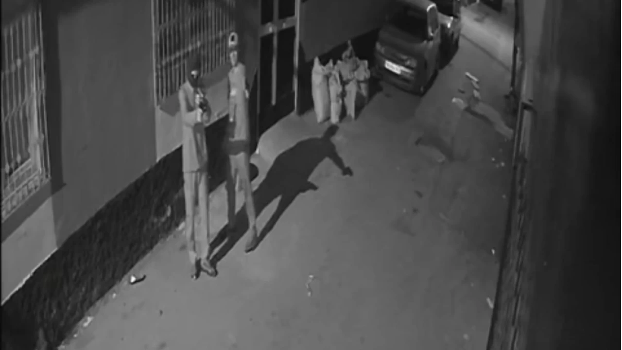 Ev kur�unlayan iki ��pheliden biri yakaland�