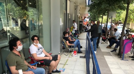 Ev sahibi olmak için umutla bekliyorlar