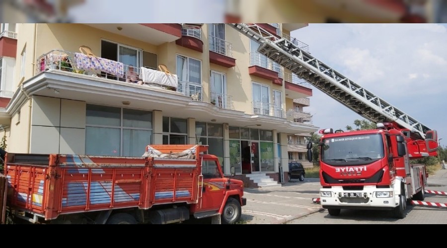 Evde mahsur kalan çocukları itfaiye kurtardı