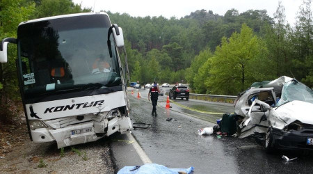 Eve dönüş yolu 2 kızı anne ve babasından ayırdı