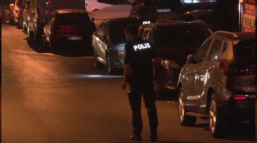 Evinin önünde silahlı saldırıya uğradı