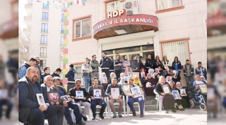 Evlat nöbetine bir aile daha katıldı