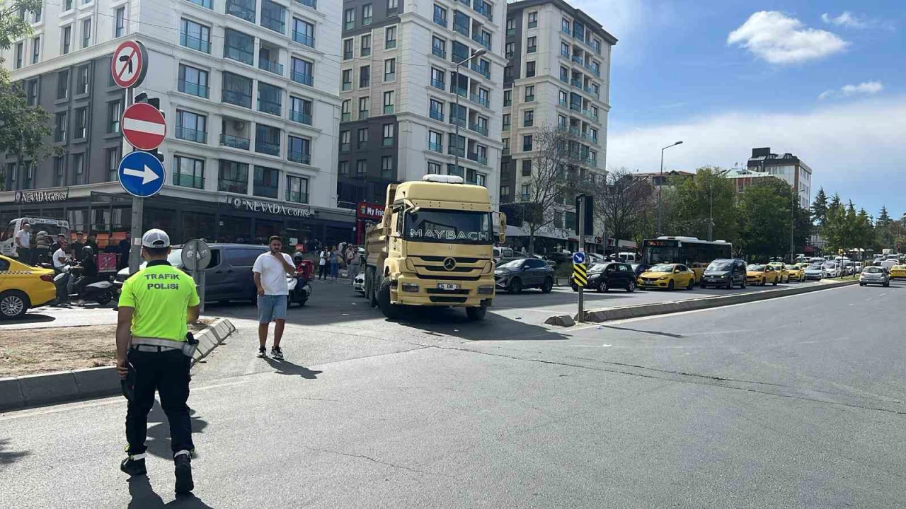 Ey�psultan'da hafriyat kamyonu kad�n� ezdi