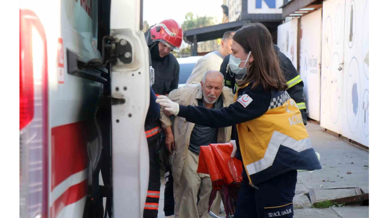 Facianın eşiğinden dönüldü: Engelli aileyi komşuları kurtardı