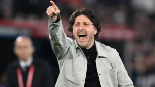 Fatih Tekke g�z�n� Ersin Destano�lu'na dikti