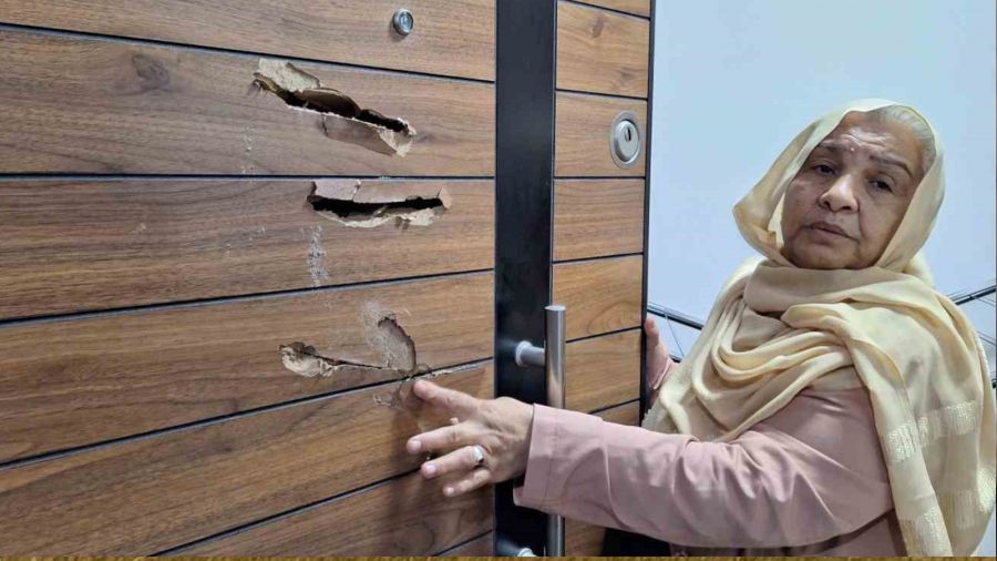 Fatih'te dehşet anları kamerada: Komşunun evine baltayla saldırdı