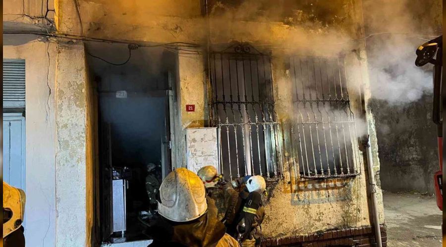 Fatih'te korkutan yang�n