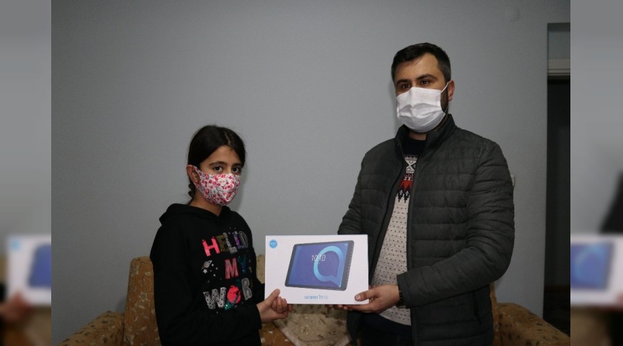 Fedakar öğretmen 15 öğrenciyi daha uzaktan eğitimle buluşturdu