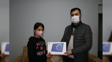 Fedakar öğretmen 15 öğrenciyi daha uzaktan eğitimle buluşturdu