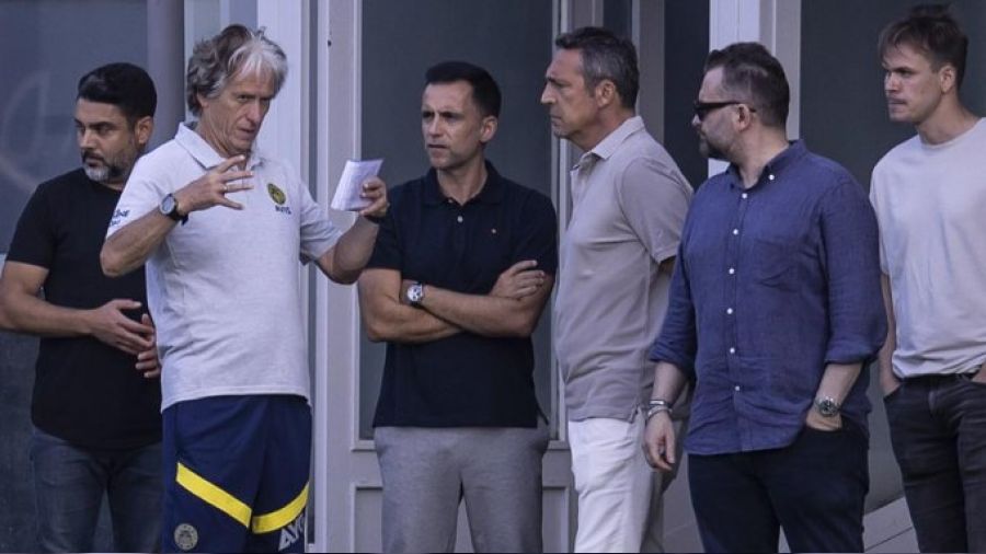 Fenerbah�e gen� stoperin pe�inde