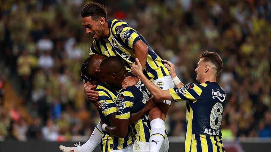 Fenerbahçe taraftarı önünde gol şov yaptı 