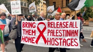 Filistin ve L�bnan'a sald�r�lar�n� s�rd�ren �srail, �sve�'te protesto edildi