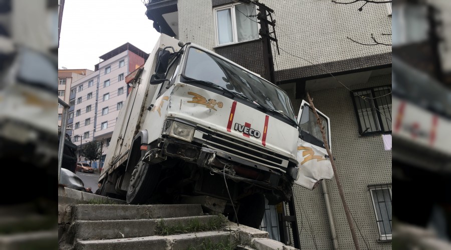Freni patlayan araç dehşet saçtı