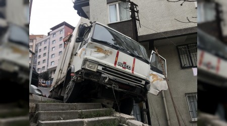 Freni patlayan araç dehşet saçtı